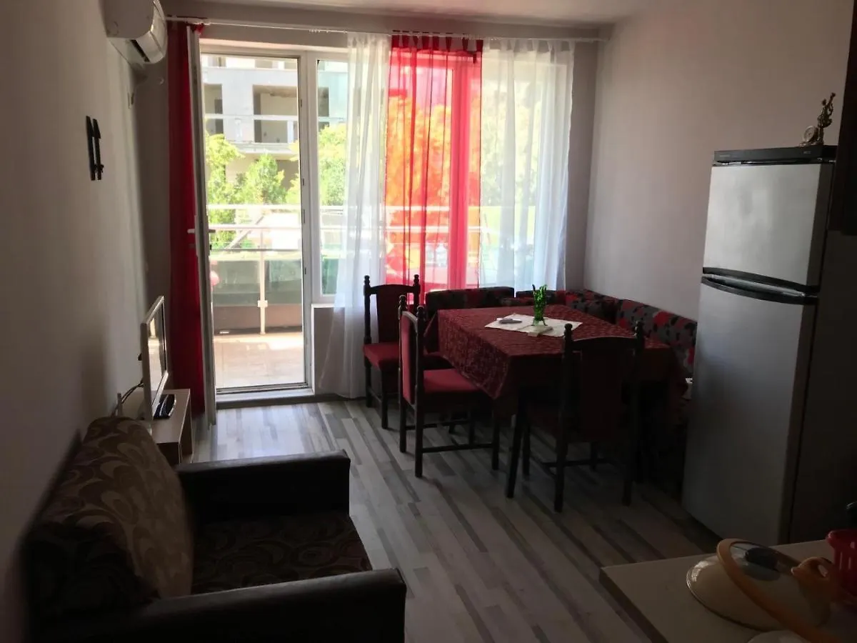 Budget Holiday Apartments First Sea Line Coast Pomorie