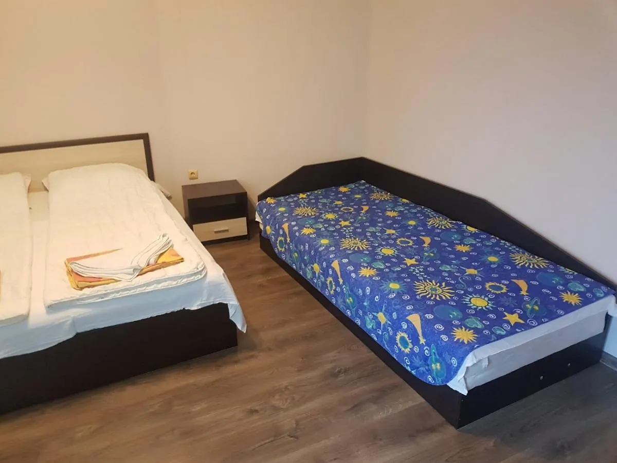 Budget Holiday Apartments First Sea Line Coast Pomorie 0*,